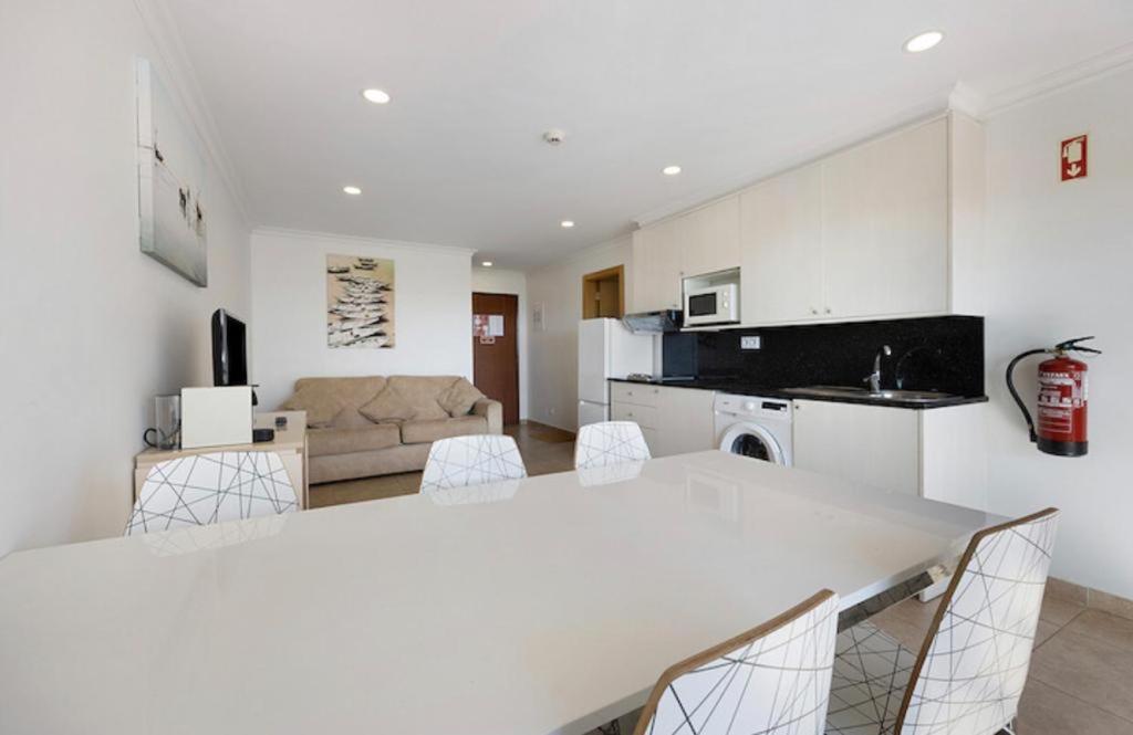 Cozy Apartment With Seaview 300M From The Beach Portimão Zewnętrze zdjęcie